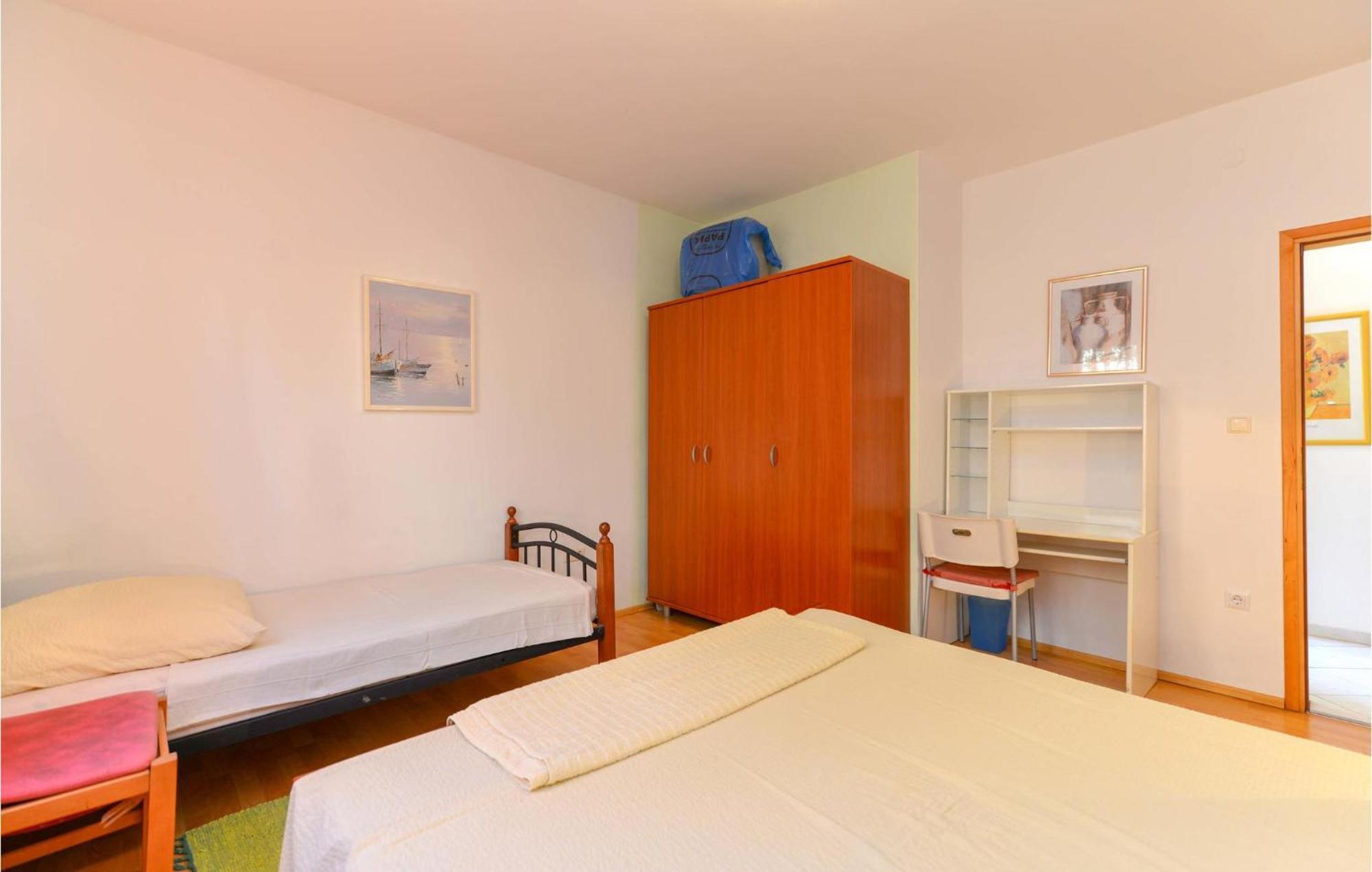 1 Bedroom Nice Apartment In Zadar Exterior foto