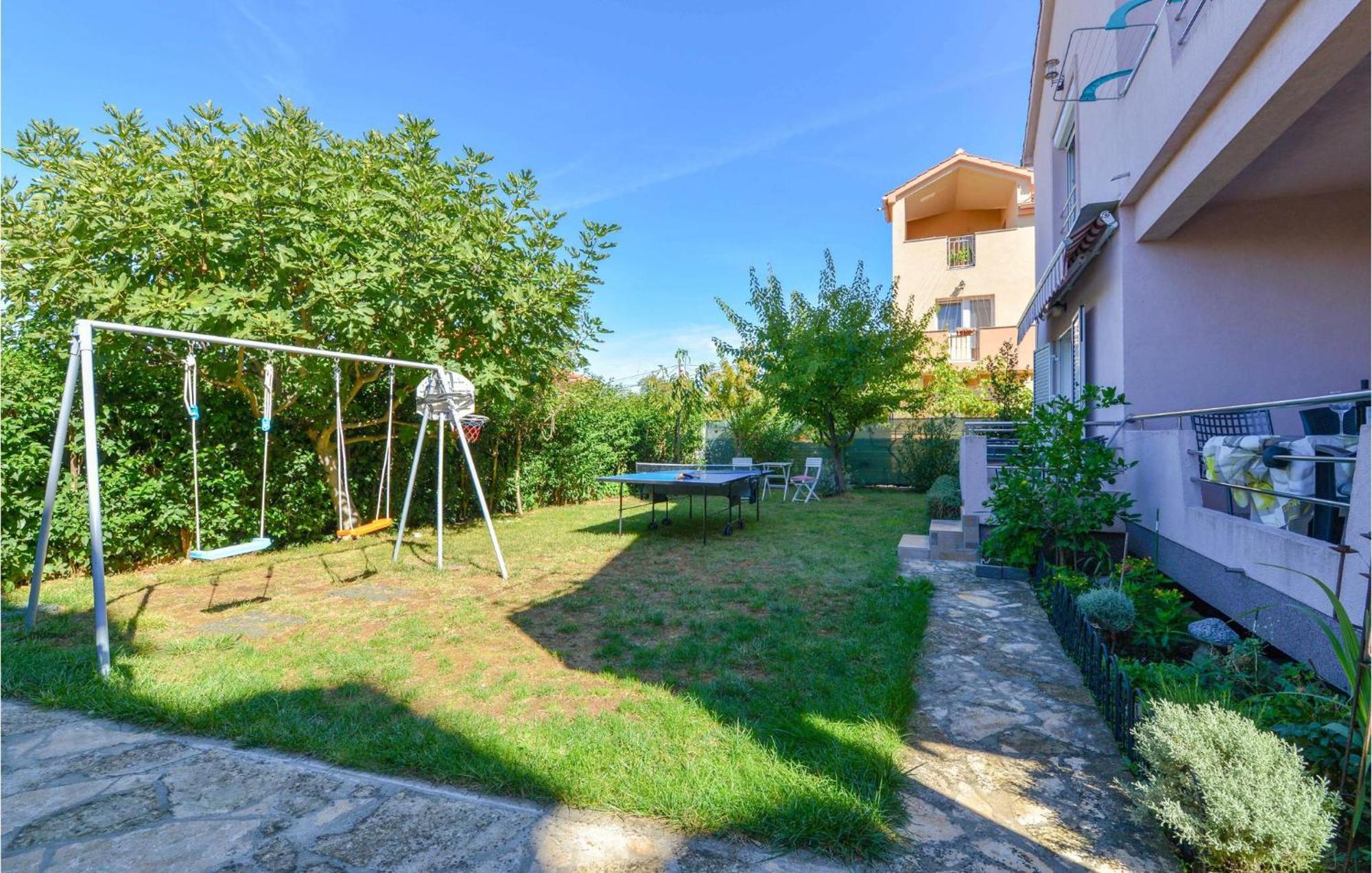 1 Bedroom Nice Apartment In Zadar Exterior foto